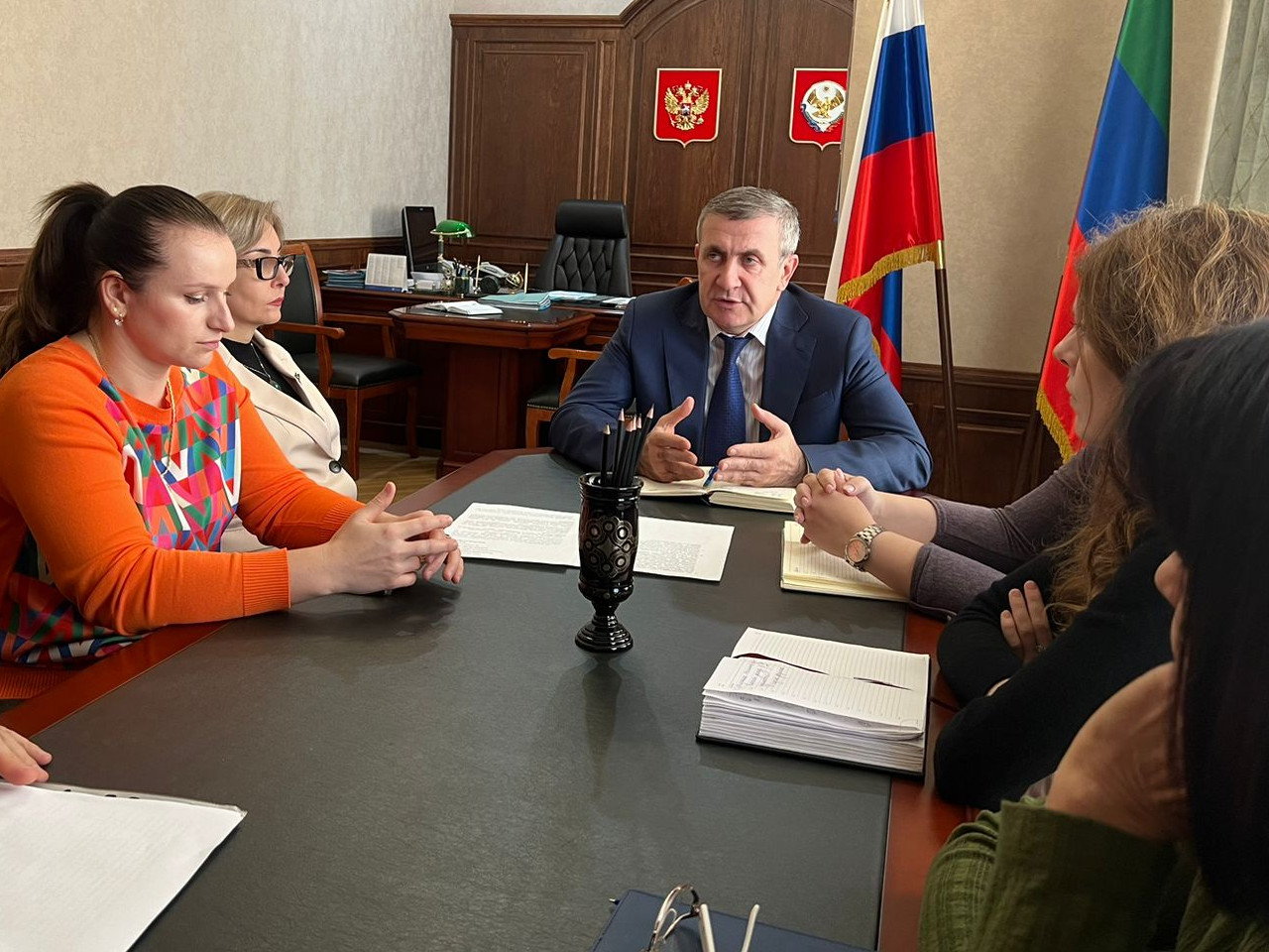 Запир Алхасов провел встречу по вопросам жилищных сертификатов